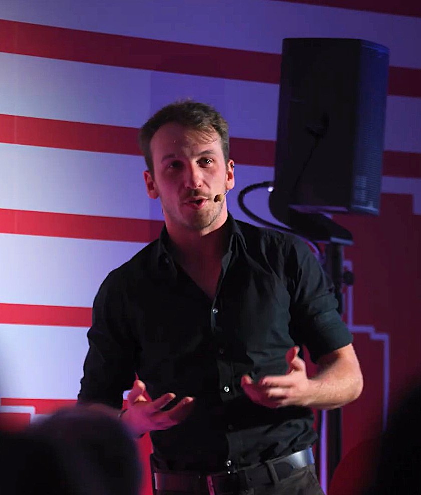 Stefano Longari speaking at the Redder Level Up 2025 Conference